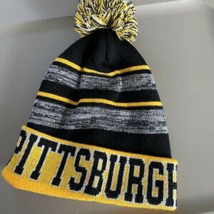 Pittsburgh Beanie Hat Black Gold Team Apparel One Size Cuffed Knit Pom Warm Pitt